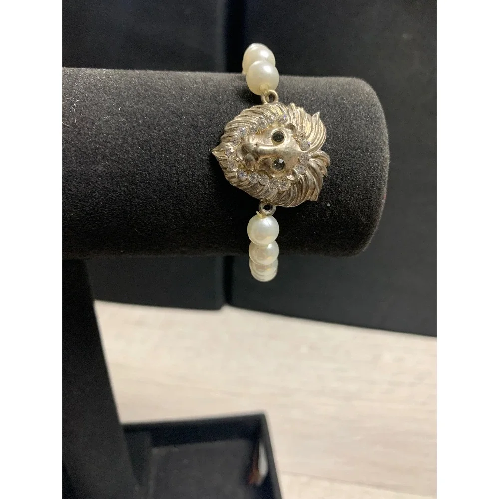 Womens Silver Tone Lion Head Rhinestone Faux Pearl Stretch Bracelet 6 Inch